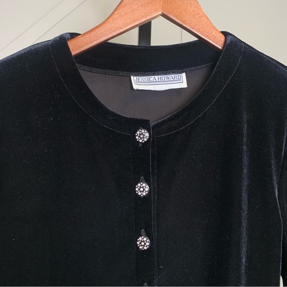 Black Velvet Long Sleeve Cropped Cardigan Sweater Size Medium - Picture 5 of 10